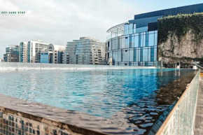 Elegant Apartment in Park with Rooftop Infinity Pool on St Kilda Road, Melbourne